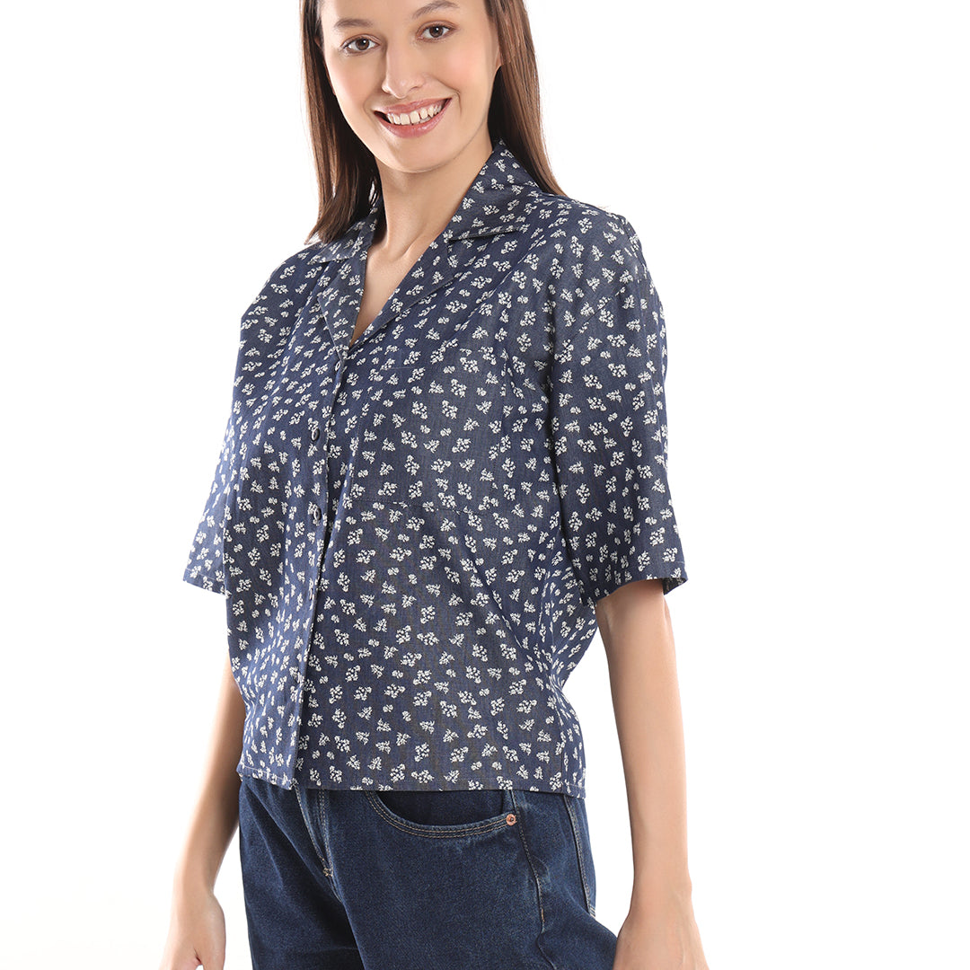 Cece Indigo Printed Short Sleeves Cropped Cotton Shirt